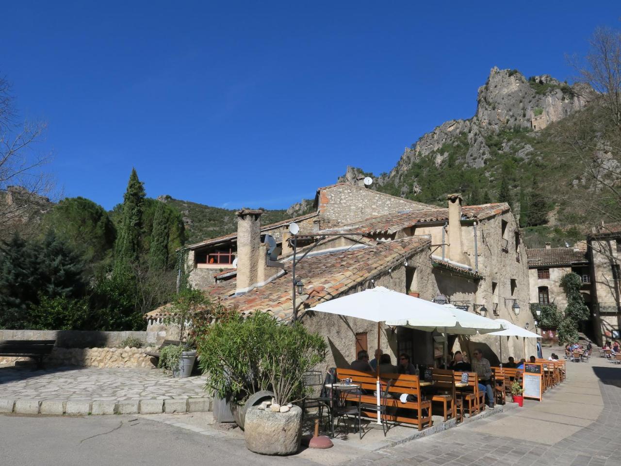 La Taverne De L'Escuelle Saint-Guilhem-le-Desert Exterior photo