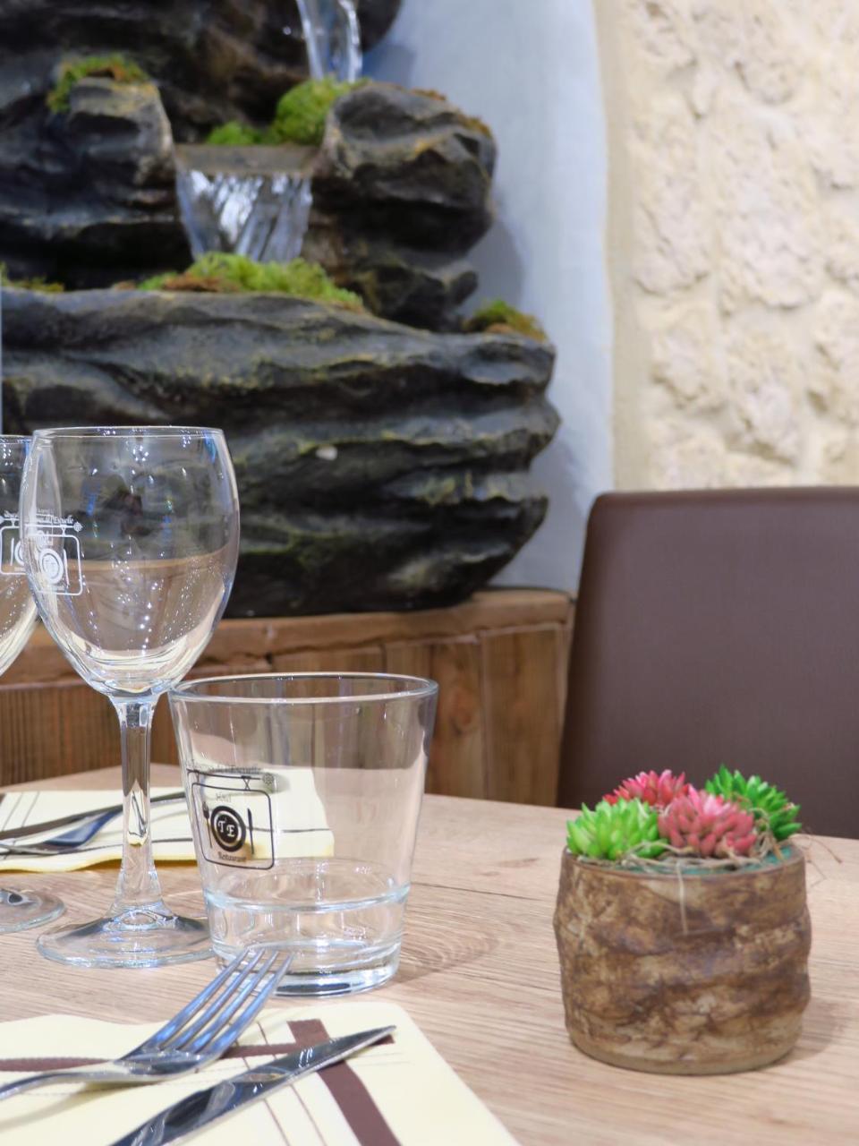 La Taverne De L'Escuelle Saint-Guilhem-le-Desert Exterior photo