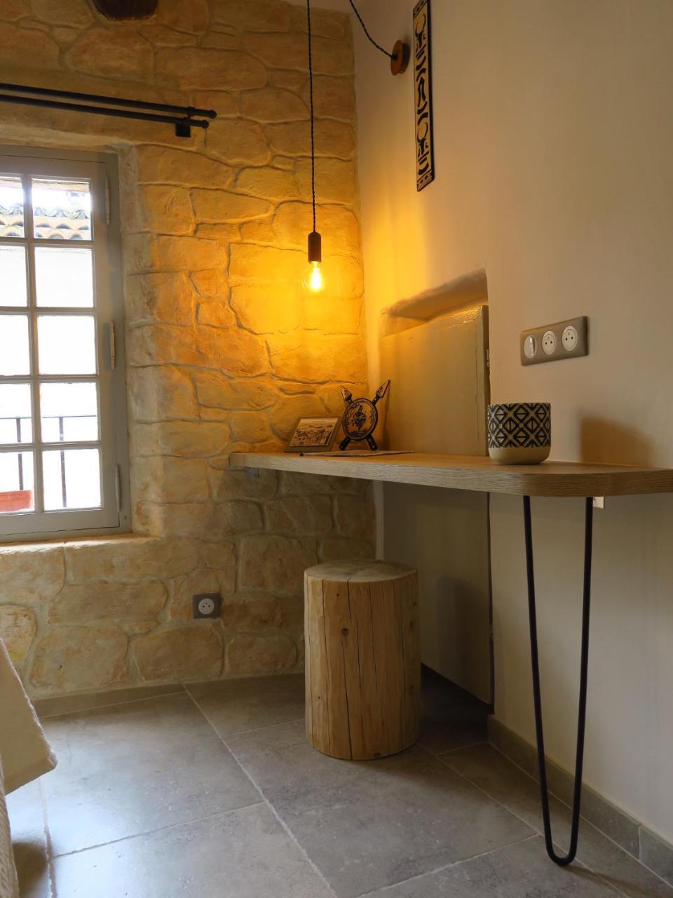 La Taverne De L'Escuelle Saint-Guilhem-le-Desert Exterior photo